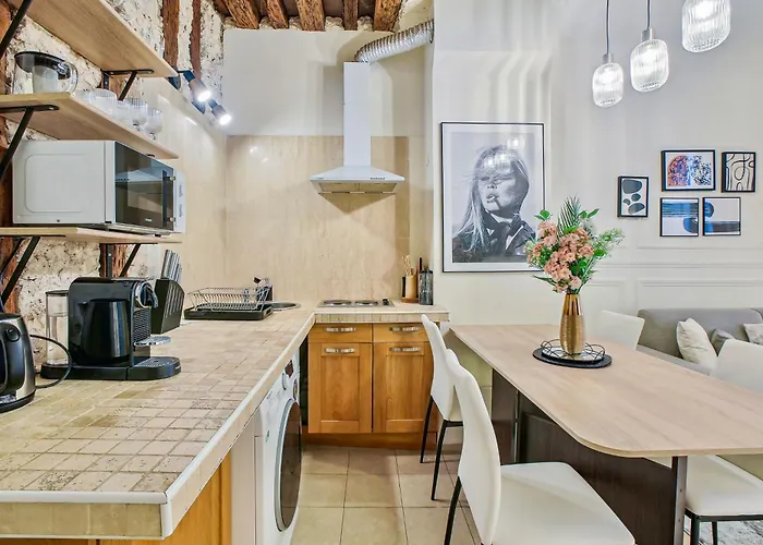 Place Des Vosges - Marais - Prime Location * Paris