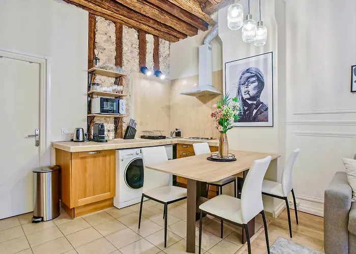 Place Des Vosges - Marais - Prime Location * Paris